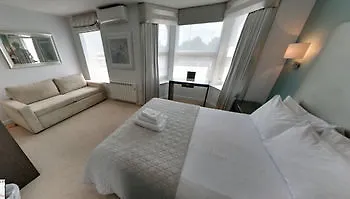 Mccafferty'S Guesthouse 일포드 호텔